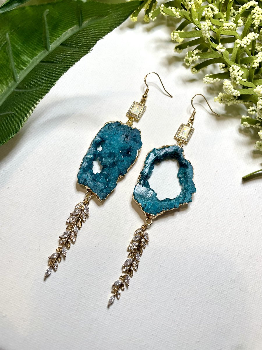 Link in bio 💙 Handmade statement geode earrings for sale! #etsy #forsale #geodes #geodeearrings #love #resinatingcrystals #crystals #crystalearrings #jewelry #etsyshop #EtsySeller