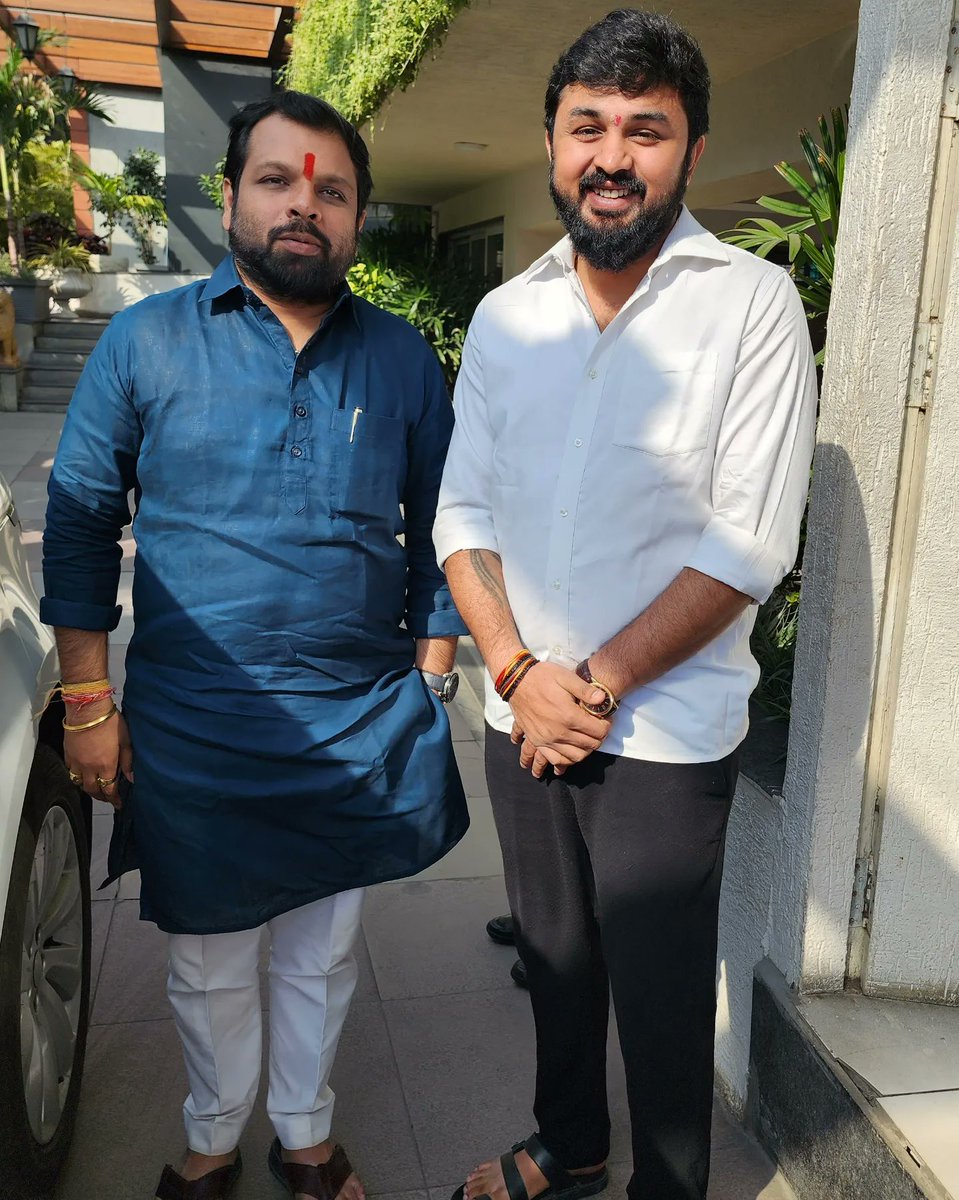 rangarishreyash's tweet photo. महाराष्ट्र भाजपा अध्यक्ष मा. आमदार श्री. चंद्रशेखरजी बावनकुळे साहेब यांना वाढदिवसाच्या हार्दिक शुभेच्छा. याप्रसंगी त्यांना प्रत्यक्ष भेटून शुभेच्छा दिल्या व त्यांचे आशीर्वाद घेतले. यावेळी महाराष्ट्र प्रदेश महासचिव भाजप, श्री. विक्रांत दादा पाटील यांचीही भेट झाली.
#BJP4IND #BJP https://t.co/dsZxi9GF7h