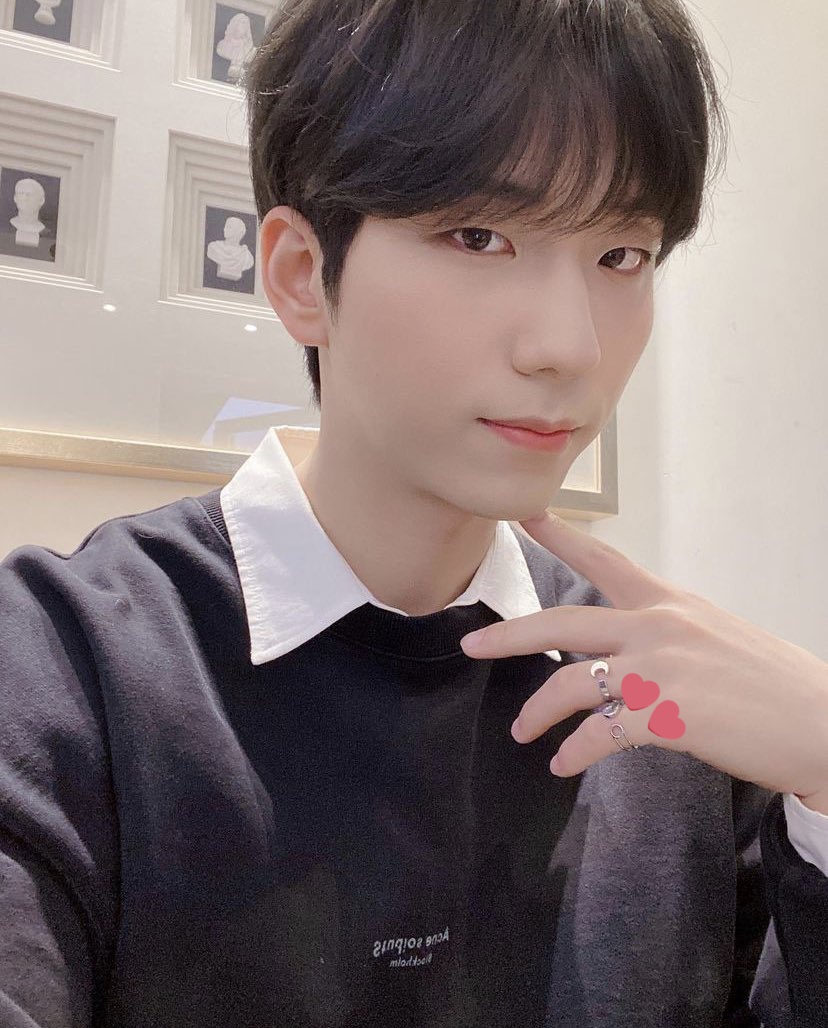 lee know, i.n, ode, and gunil wearing unicef's 'every child' safety pin promise ring! 

it's a ring given to regular donors of unicef korea as a symbol to support every child in need~