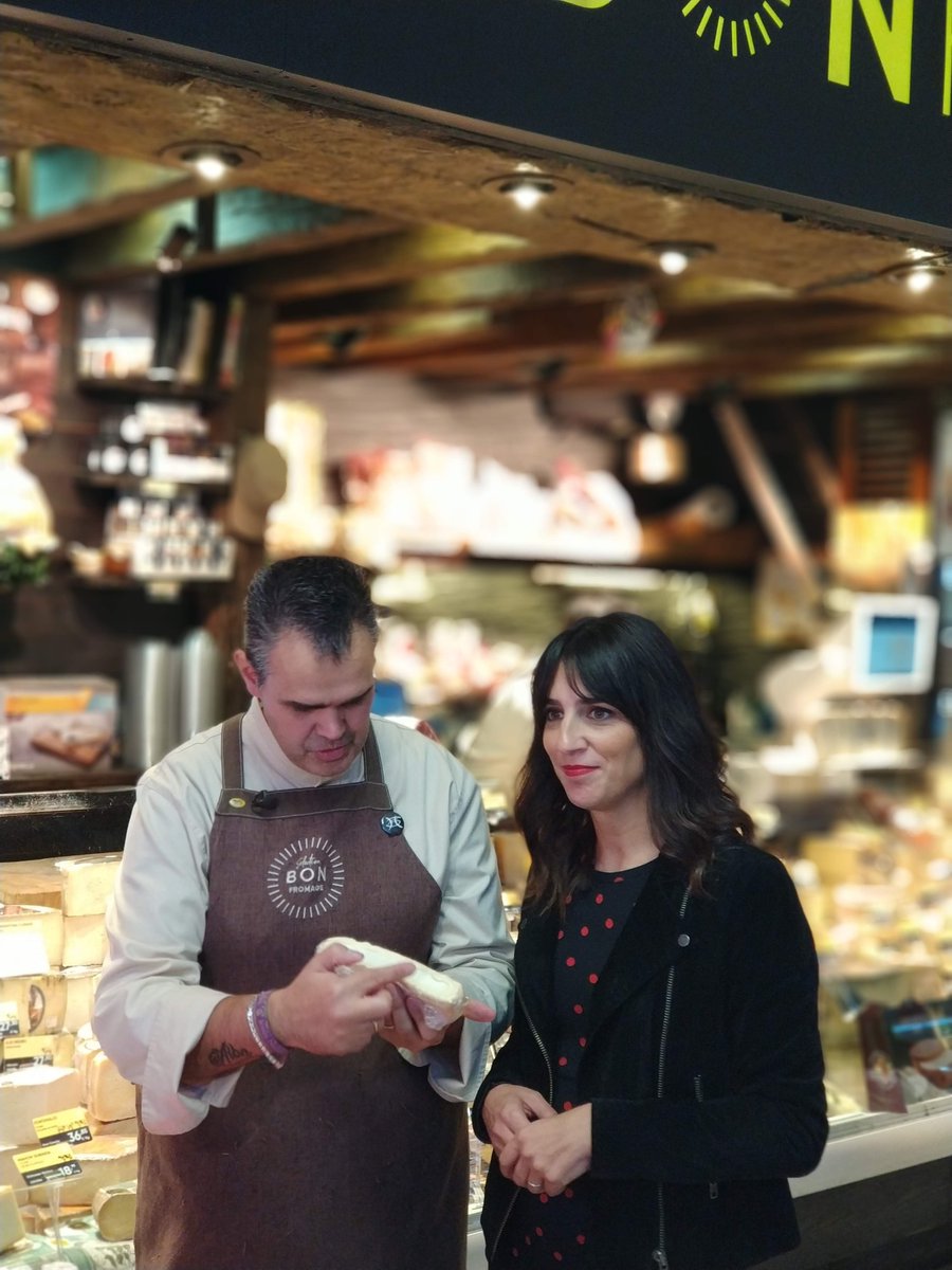 MCHM_Chamartin's tweet photo. ¡Se atreve con todo!

Reportera con los 5 sentidos. Sometemos a la terrícola @Aunitz a una cata ciega de aromas quesunos, con el maestro quesero Salva Valero  - Bon Fromage - de examinador.

¿Cuántos acertará?

La solución esta tarde en @aquilatierratve https://t.co/7mswxIxJUl