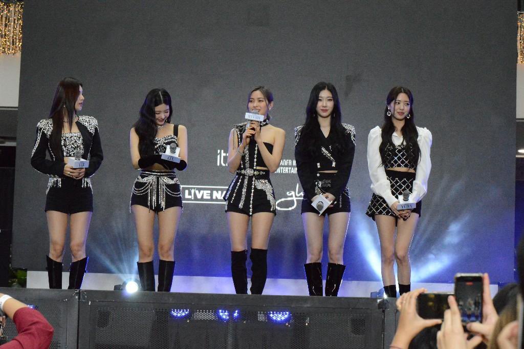 Manila Bulletin News on Twitter "LOOK Kpop girl group ITZY holding