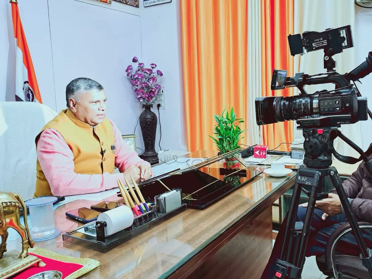 dharmindia51's tweet photo. आज विधानसभा नवीन भवन स्थित अपने कार्यालय पर विभागीय फाइलों का निस्तारण कर पत्रकार बन्धुओं से वार्ता की।
#NarendraModi 
#AmitShah 
#JPNadda
#MYogiAdityanath #SunilBansal
#Dharampalsingh
#BhupendraSingh 
#PMO_INDIA
#BJP4UP #BJP4IND
#UPgovt
#karagar 
#homgards https://t.co/0dTG3SmFRP