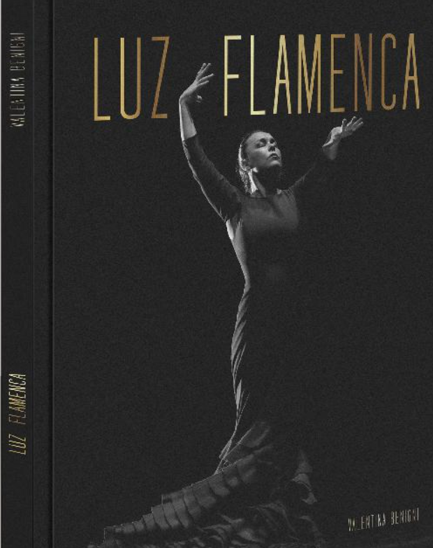 coeurdenimes's tweet photo. Festival #flamenco off : ce samedi 14 janvier, de 15 h à 18 h : Valentina Benigni dédicace son  livre de photos "Luz Flamenco"  à l'Office de tourisme de #Nîmes, 6 boulevard des Arènes. https://t.co/s8s3oZTrJn