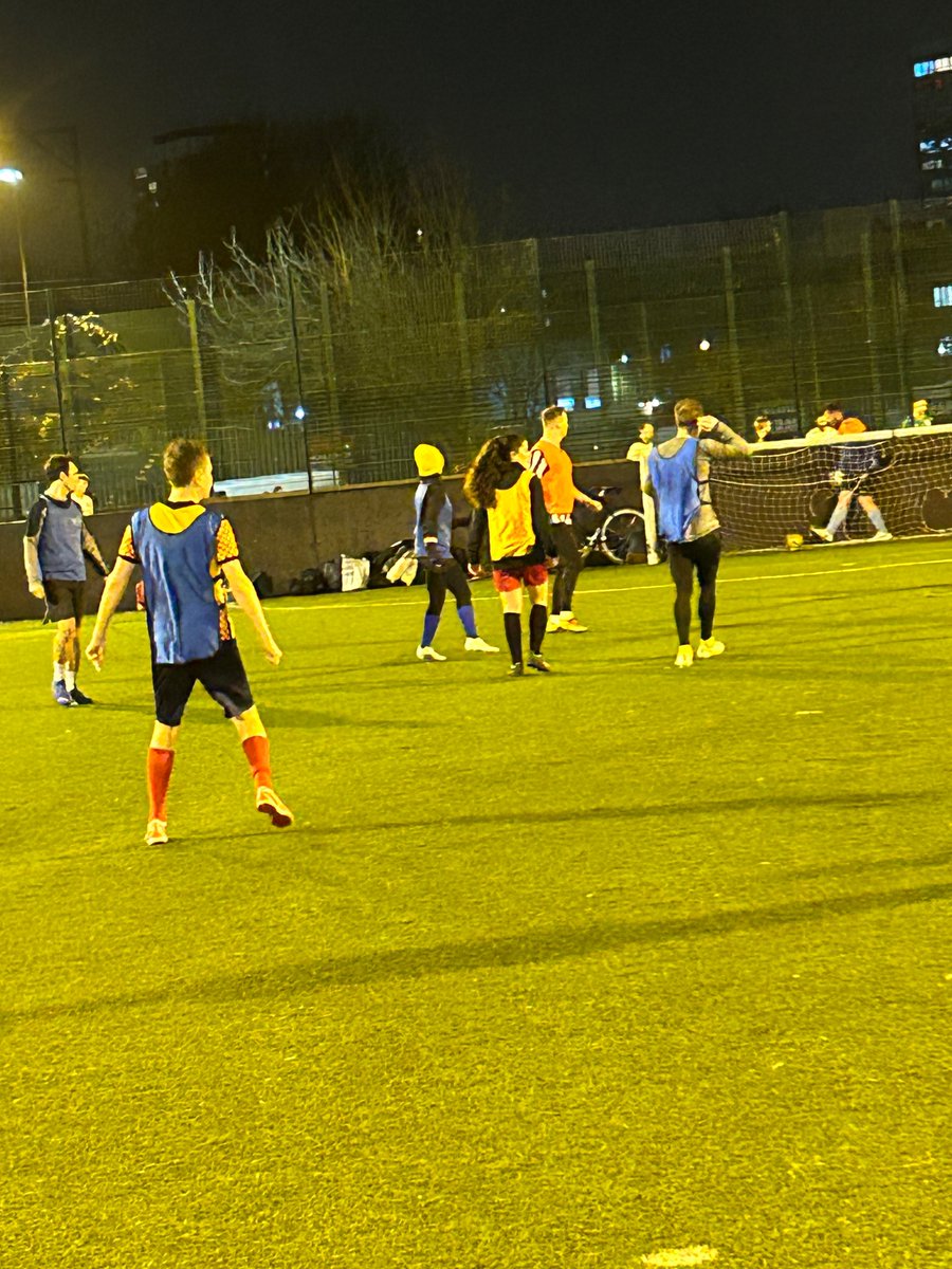 eastendphoenix's tweet image. Thursday nights under the flood lights in Mile End 

#LGBTQ #5aside #7aside #football #footballforall