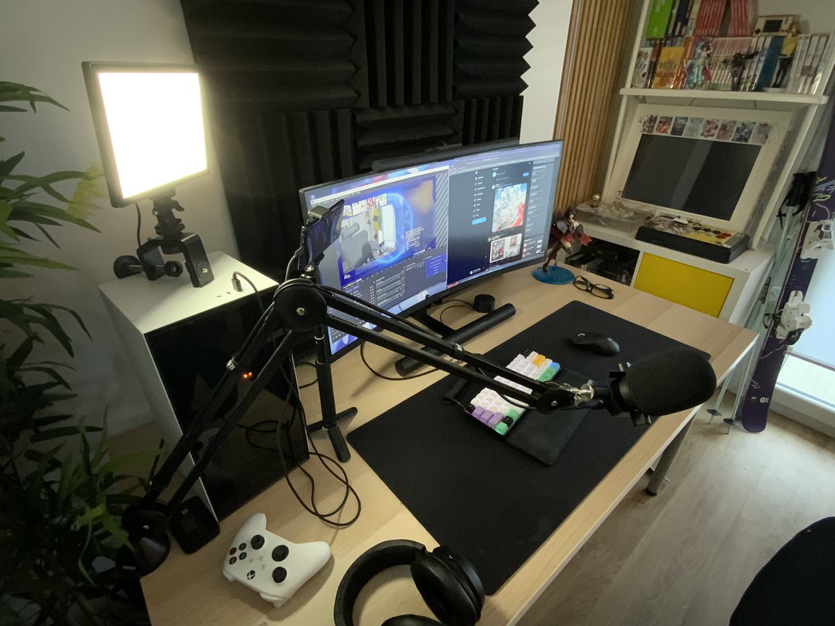 Oui? Hein quoi? Bonjour c’est en ligne :
twitch.tv/suddenboom_