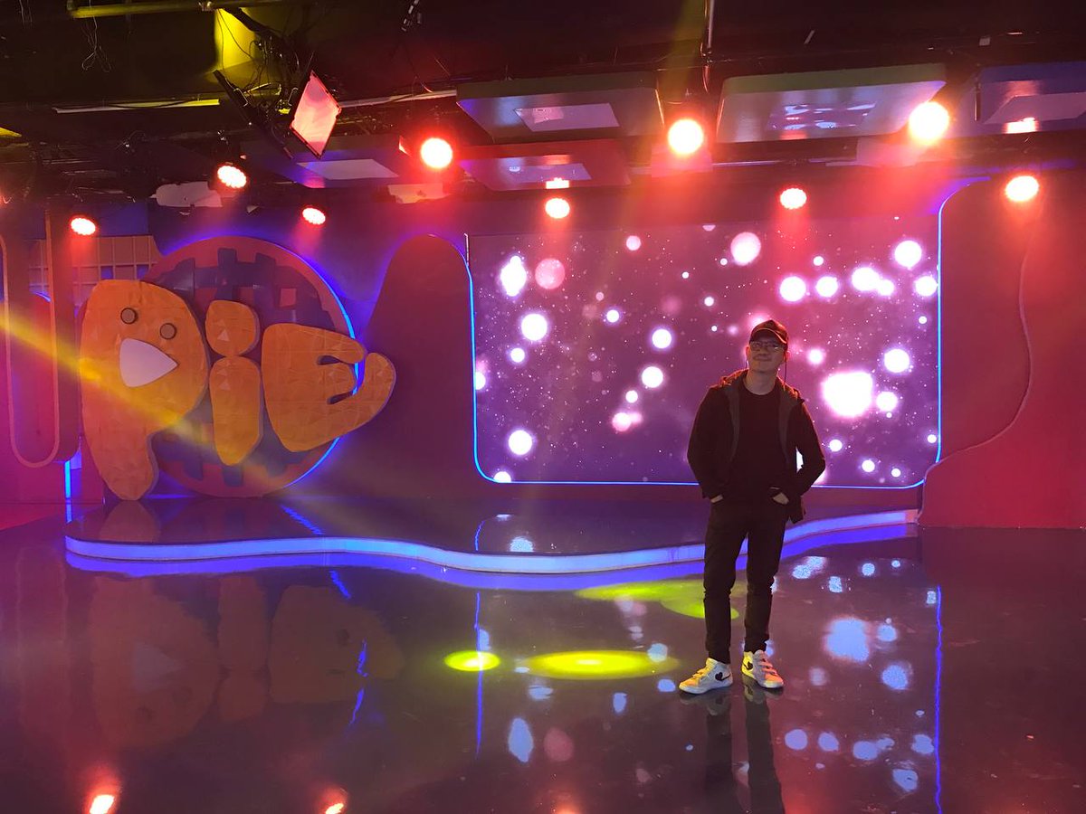 DontblinkCreati's tweet photo. @direkjosemari Preparing for #PIEGalingan live with #KDLex https://t.co/vP42kRqEtW