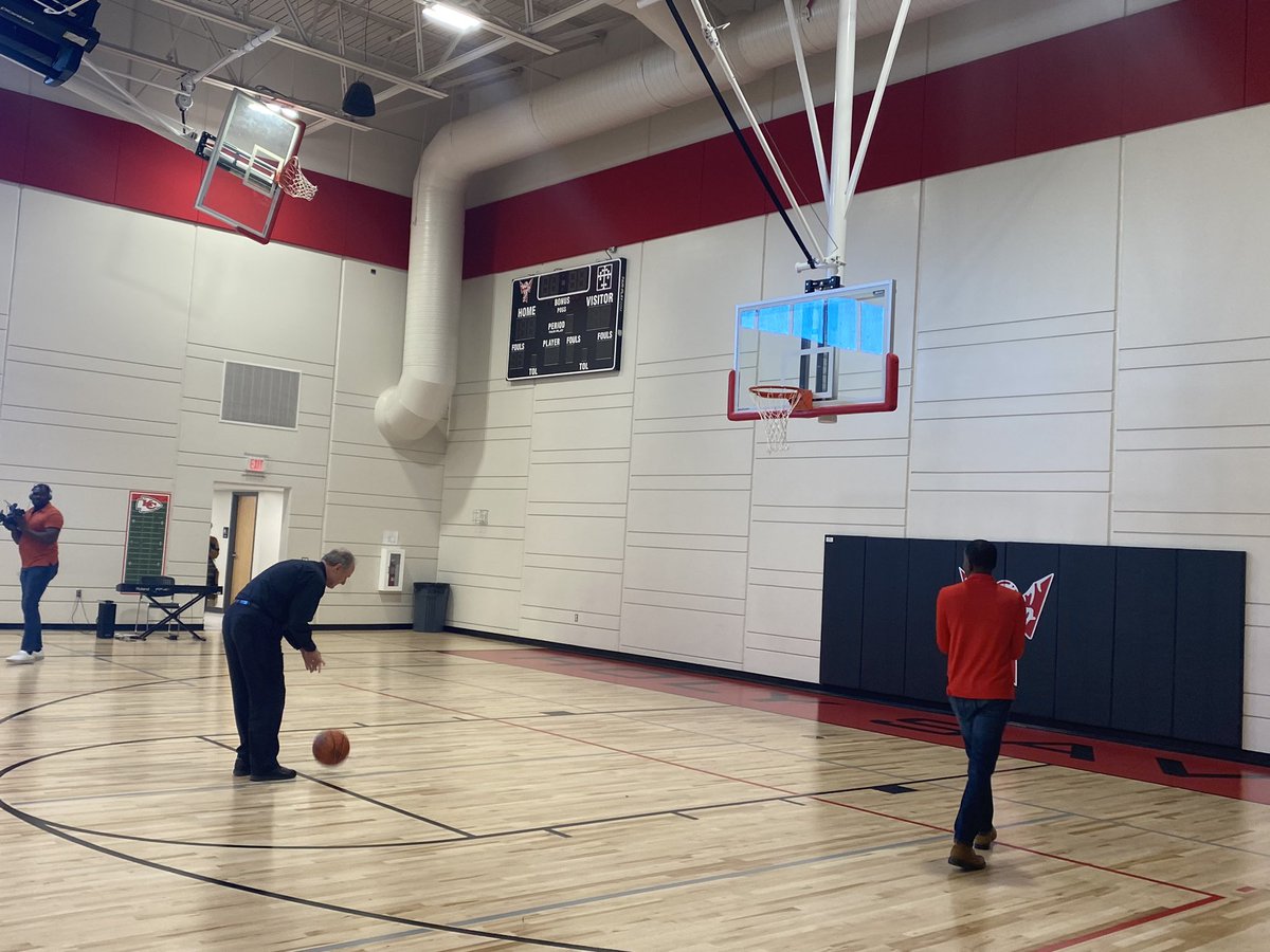 savior_holy's tweet image. The first home game in 30 years! Glory to God, we finally have a gym!Thank you to Fr. Billinger who took the first shot to kick off the boys basketball season! Thank you to all of our students, faculty, staff, alumni, benefactors, and parishioners for your continued support!