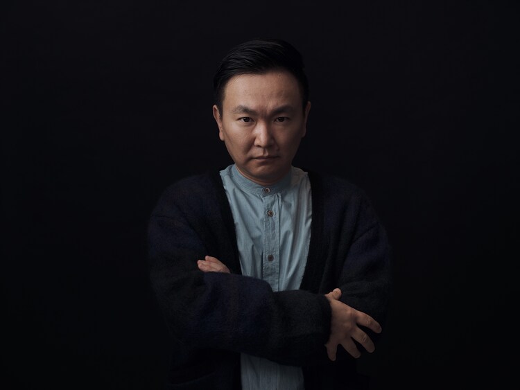 comic_natalie's tweet photo. 【特集】「ディズニープラスで実写化？ 何かの間違いでは？」「吉本新喜劇と似ている」

原作の大ファンであるかまいたち・山内健司は、ドラマ「ガンニバル」をどう観た？
https://t.co/kbsSxe40CM

#ガンニバル #山内健司 #かまいたち https://t.co/fxpIVDJ4tr
