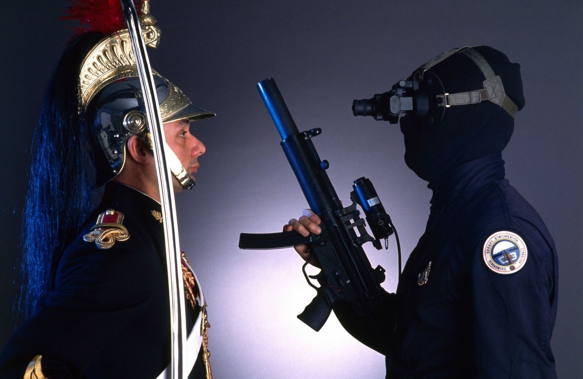 Remnantize's tweet photo. Presentation of equipment used by the GIGN, 1988 https://t.co/uUqGWkWC5a