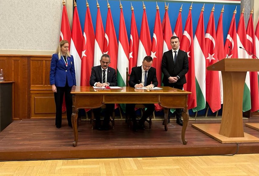 tcmeb's tweet photo. Bakanımız Mahmut Özer, Temasları Kapsamında Macaristan Dışişleri ve Dış Ticaret Bakanı Peter Szijjarto İle Görüştü

Görüşmede iki ülke arasında eğitim alanında mutabakat zaptı imzalandı.

https://t.co/u4HSHC7GFx https://t.co/4CcesokQgB