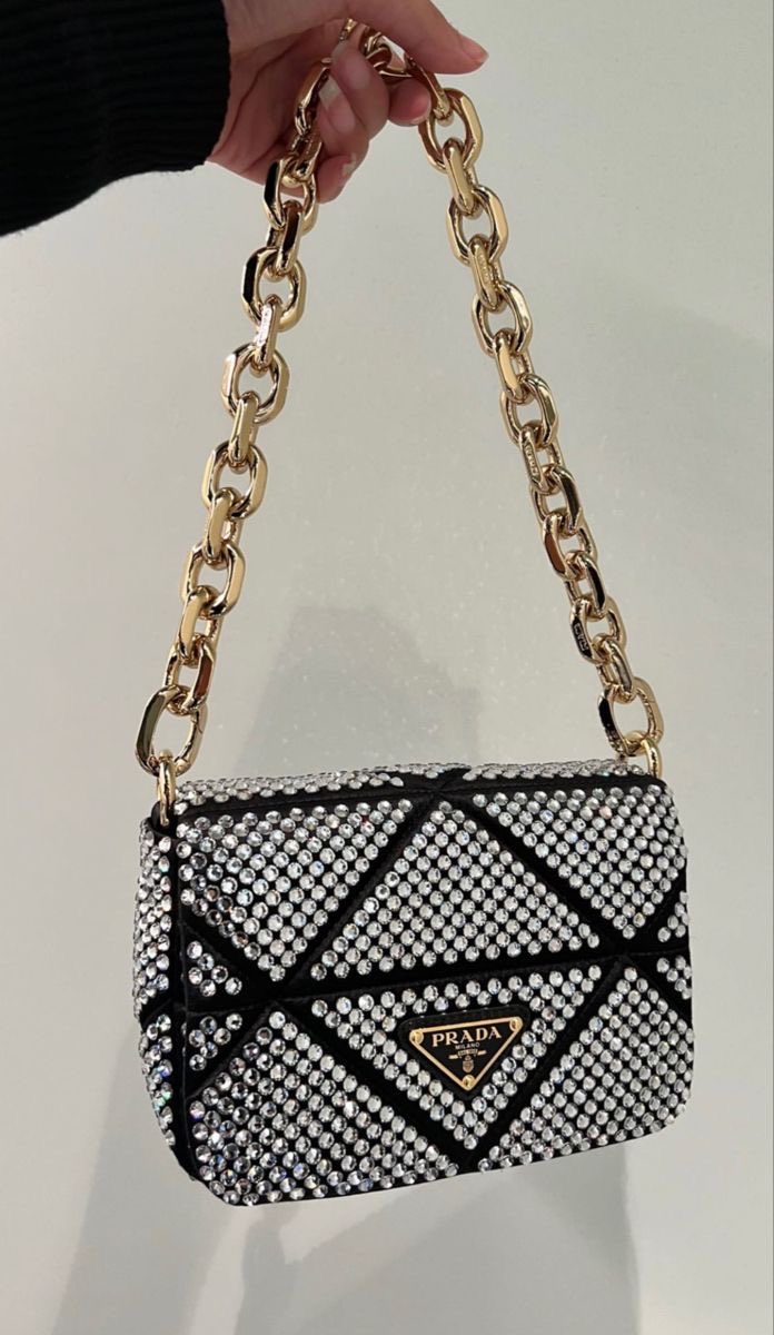 SelectOutfit's tweet image. prada bag