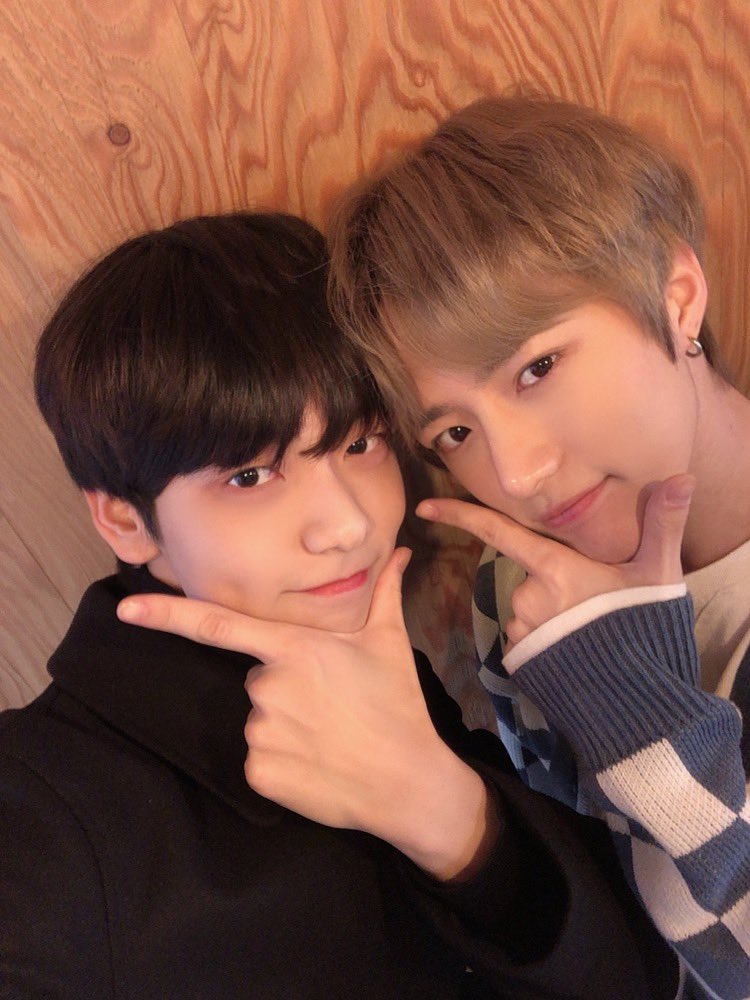 todaysoob's tweet photo. 200113🗓

수빈입니다!
날이 춥네요 오랜만에 코트 입었다가 덜덜 떨었어요
옷 따뜻하게 입고 다니고 감기 조심해요~!

#SOOBIN #수빈 https://t.co/KtoDVQODXm