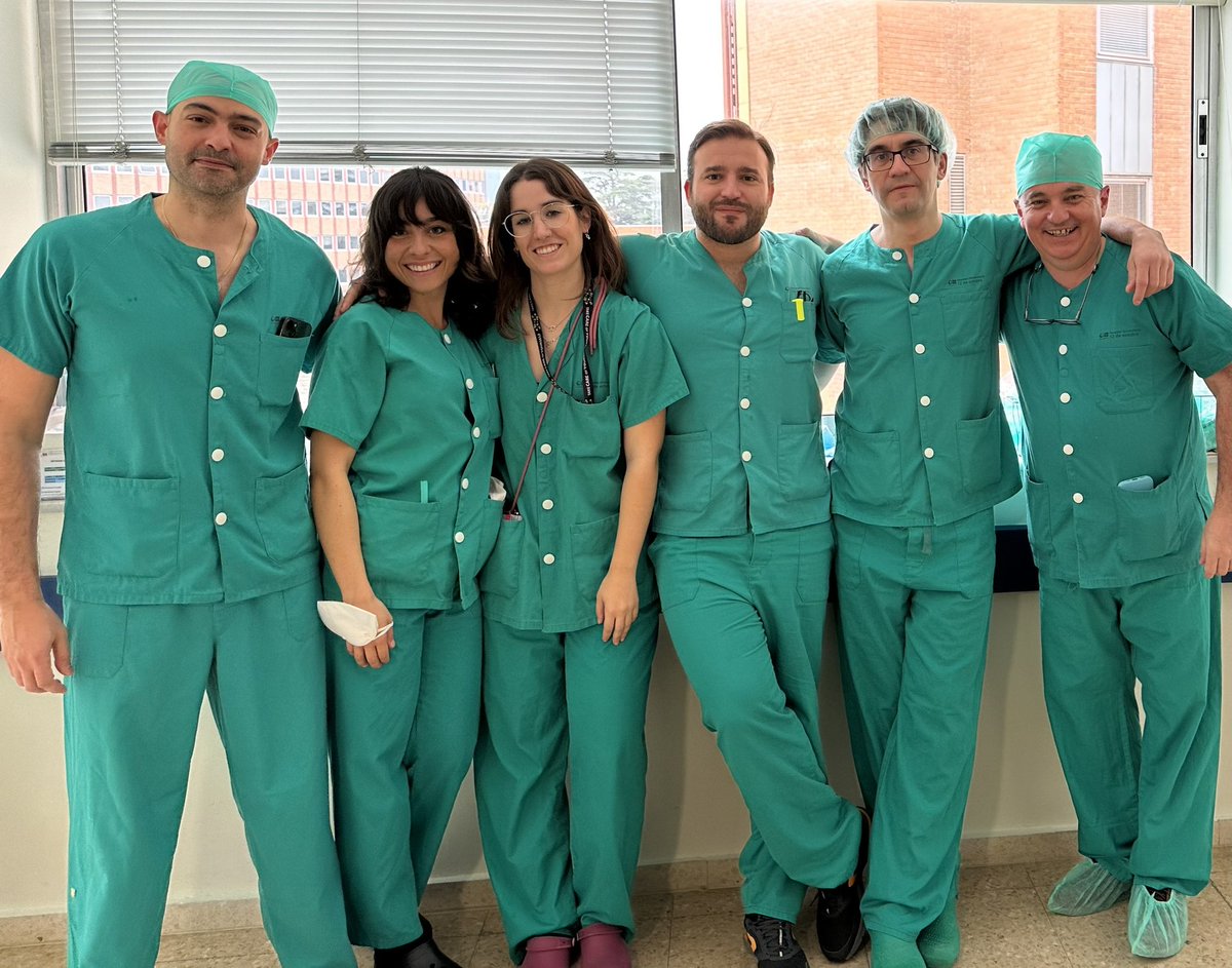 DoctorGuldris's tweet photo. Rotación externa con el equipo de andrología del @Urologia12 de la mano de @ManuelAlonsoUro y @BorjaGarcaGmez1  
También @RebGM @anadelac95 

Plan de hoy:
✅ Implante de prótesis de pene de tres componentes. https://t.co/O9isdYdpHC