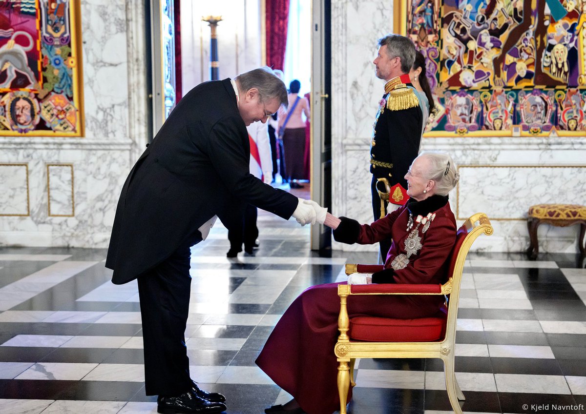 Tillykke til H.M. Dronning Magrethe med 51 år på tronen! 
Og tak for sidst, hvor jeg var inviteret til Dronningens nytårskur for det diplomatiske korps. Altid en stor oplevelse at hilse på denne bemærkelsværdige personlighed.