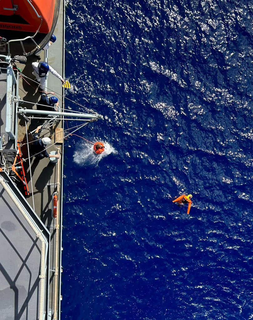 RuthLeeLtd's tweet photo. Our Man Overboard manikins do get into some mishaps… we are always grateful you’re there to save them!
📸@HMSScottRN @DartmouthBRNC @OutreachRescue @rescueNE
#manoverboard #deadfred #waterrescue https://t.co/5bAbmMpaNp