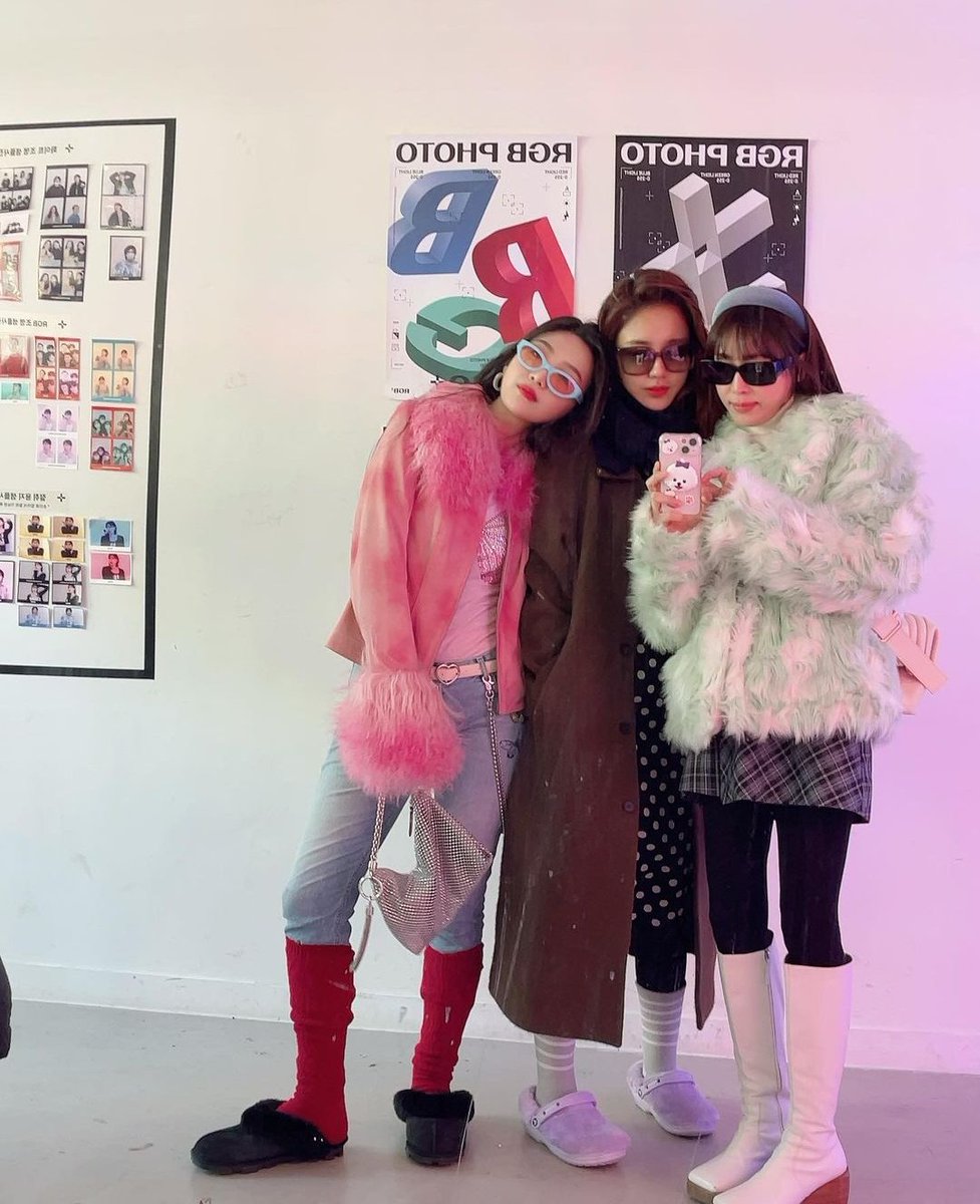 rvjoytrends's tweet photo. 220113 [IG] kangyewon0315 update

OUR GREEN RAY TRIO! 🥺💚 (the one and only)

#JoyOnThisDay #JOY #조이 #레드벨벳조이 #redvelvet #레드벨벳 @RVsmtown https://t.co/HlifSUqC9R