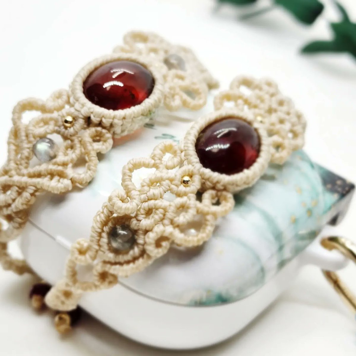 macrame_thej's tweet photo. 같은듯 다른  #twinbracelet 
#가넷 #1월탄생석팔찌 
#매듭팔찌 #원석팔찌 
#원석매듭팔찌  #macrame  #더제이 
#마크라메더제이 #THEJ
#천연원석매듭팔찌 #주문제작
#핸드메이드  #macrame_with_stone 
#macrame_the_j
#macramejewelry 
#gemstone 
#아쿠아마린 #백수정
#labradorite   #labradolite https://t.co/iU0Y5iFHNj