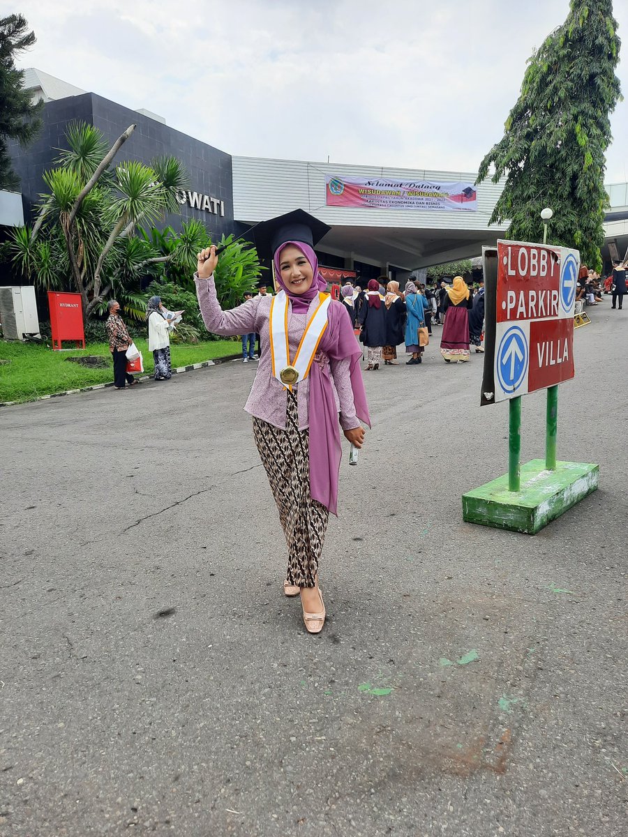tituk__'s tweet photo. alumni #people #brainless,
yg pernah terbesit "apa aku bisa hidup tanpa dia?"
hayyyyy kau..!!!
alhamdulillah sekarang ud lulus dari ke #stupidity an itu https://t.co/Nt14PfG1KB