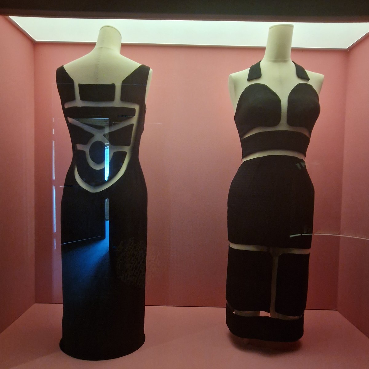 anamontparnasse's tweet image. In extremis llegamos a ver la exposción #Sybilla en @FundacionCanal.
Sensulidad y belleza.
(sigue)