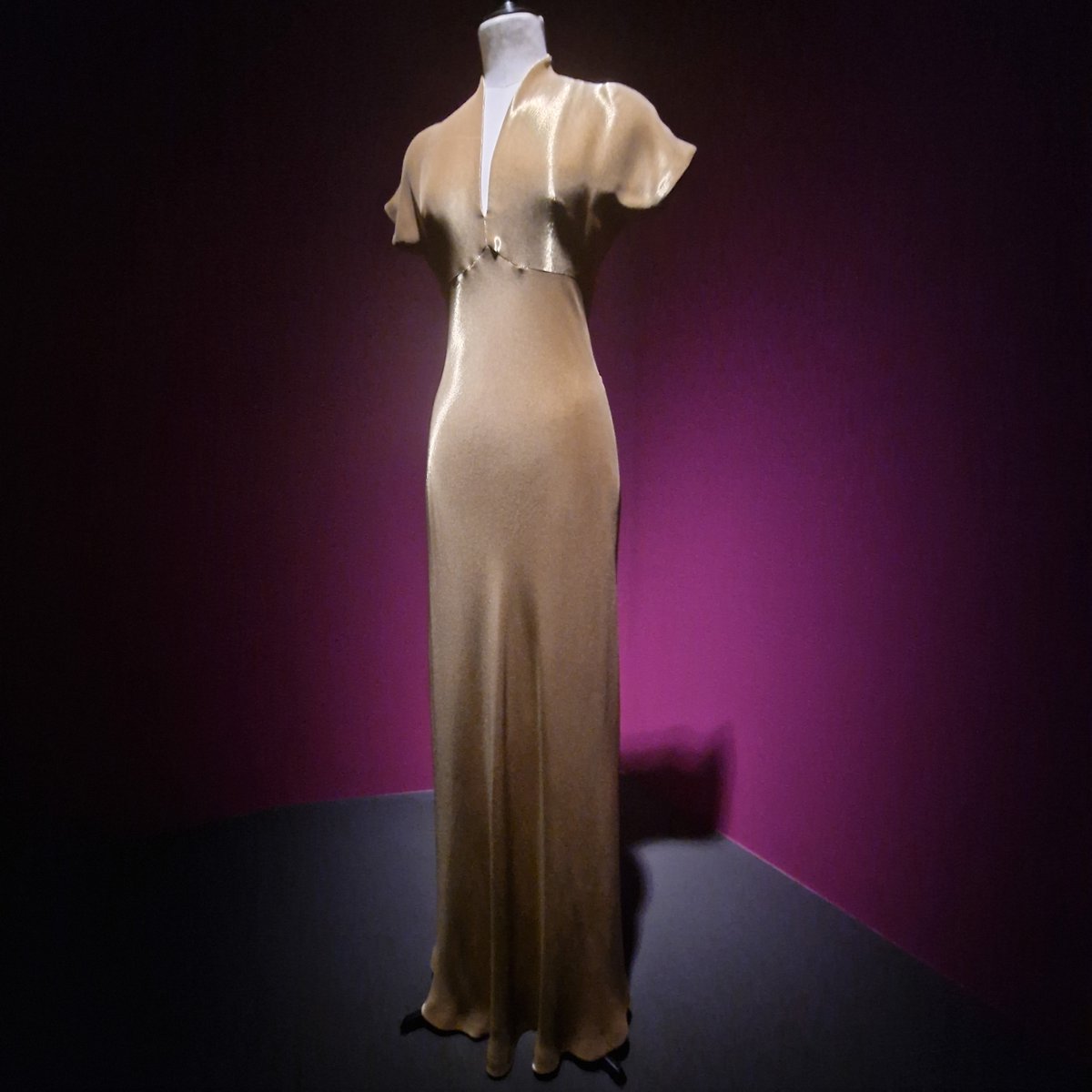 anamontparnasse's tweet image. In extremis llegamos a ver la exposción #Sybilla en @FundacionCanal.
Sensulidad y belleza.
(sigue)