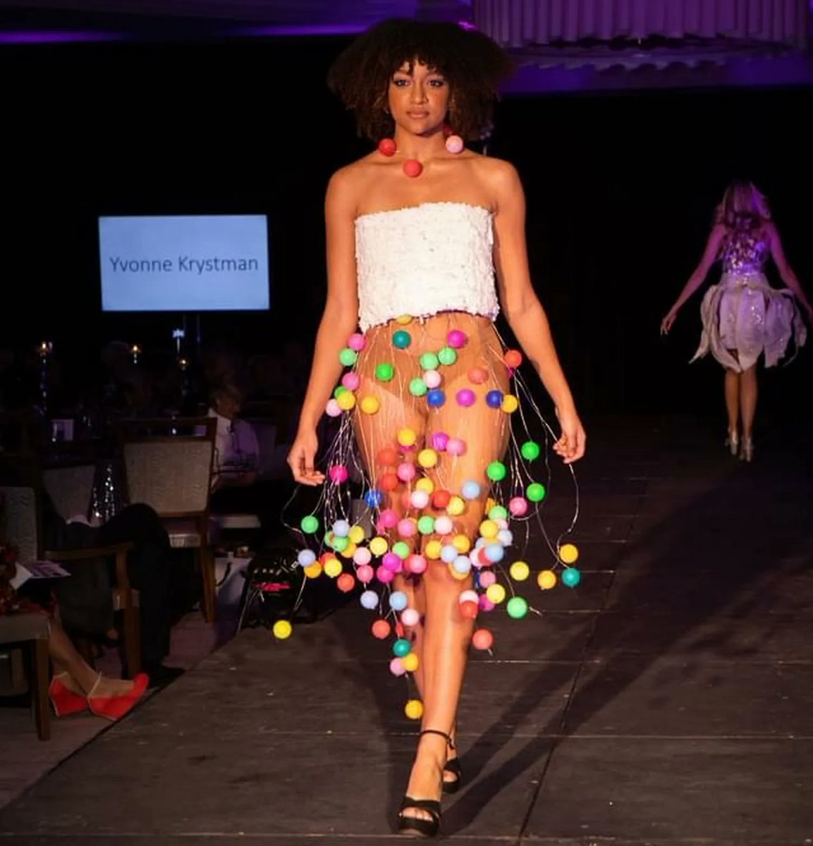 My third Scene to be Seen, Naples 2022:  'Pos-pandemic garden- bouncing back ' recycled fashion. Designer @YvonneKrystman
Event @NaplesArt😙
Looking forward the next #S2BS2023 this Saturday at The Ritz Carlton Golf Resort. 2600 Tiburon Drive, Naples, FL 

#wearableart #model