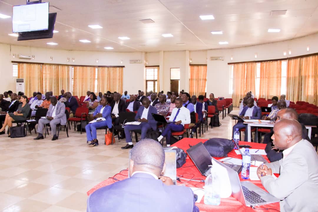 IngoMagazine's tweet image. Dr Sylvie Nzeyimana a signalé que le #CPSD est un cadre d&apos;échanges sur les stratégies élaborées et mises en œuvre, la rationalisation des ressources et des appuis en vue de procéder à l&apos;amélioration de la santé de la population du #Burundi.                      
#Ingomag