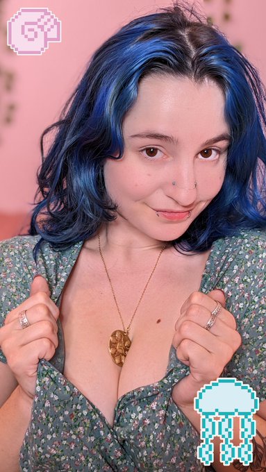 Est-ce que je peux &ecirc;tre ton porte-bonheur pour ce vendredi 13 ? 🤭👀  Friday 13th... Lucky for some 🤭👀