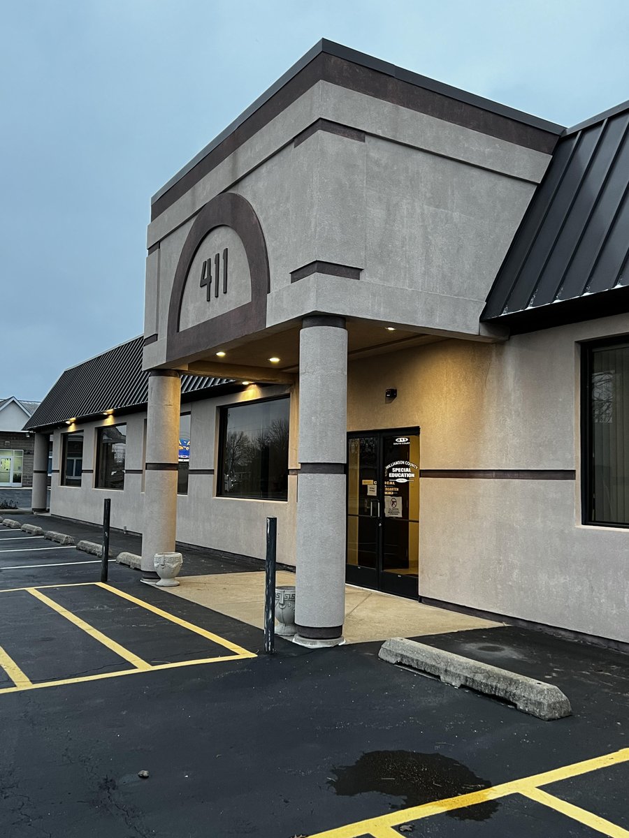 Thank you <a href="/mhs_james/">Lester James</a> and <a href="/MarionHSIL/">Marion High School</a> Building Trades - our exterior lights look great!  How about that?  HS Students performing maintenance on the #SpecialEducation Administrative Offices :) #WilliamsonCoCTE <a href="/ISBEnews/">Illinois State Board of Education</a> <a href="/SDLCIL/">SDLC</a>