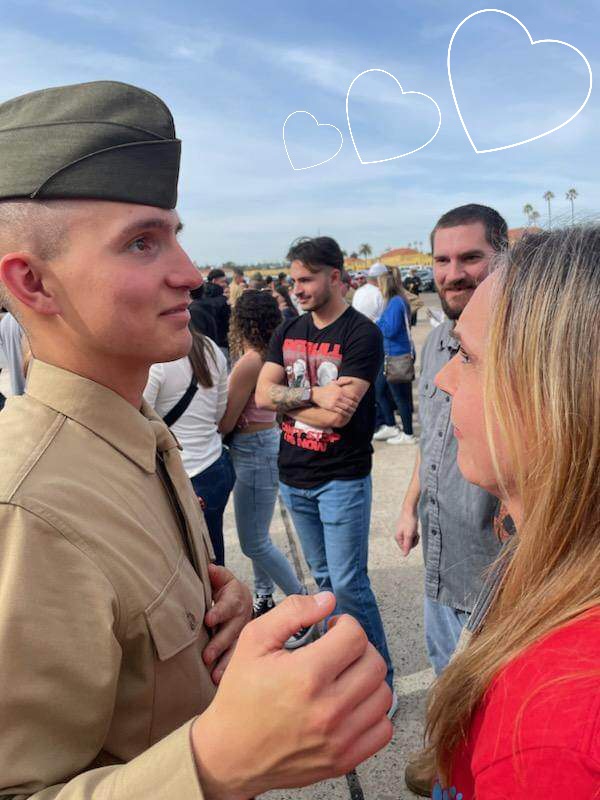 MizzKatana's tweet photo. My brother in law is graduating Marine Corps boot camp today!! 
The immense amount of love in this picture!! 💗💗 https://t.co/rYXw4KZvxX