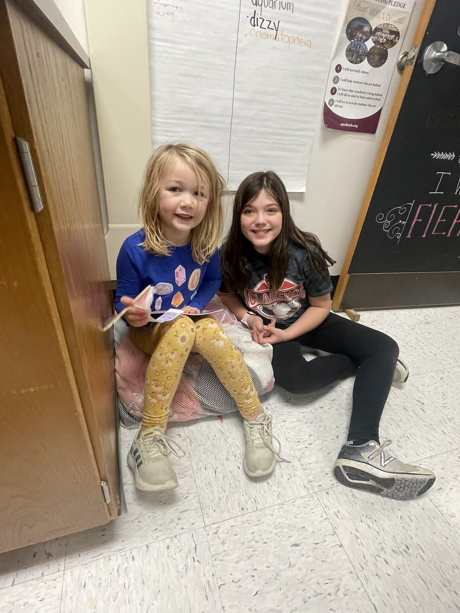 tbrin0579's tweet photo. Yesterday our 5th and Kindergarden reading buddies got together for a super reader celebration! @WindomElem https://t.co/WDCcosGTOO