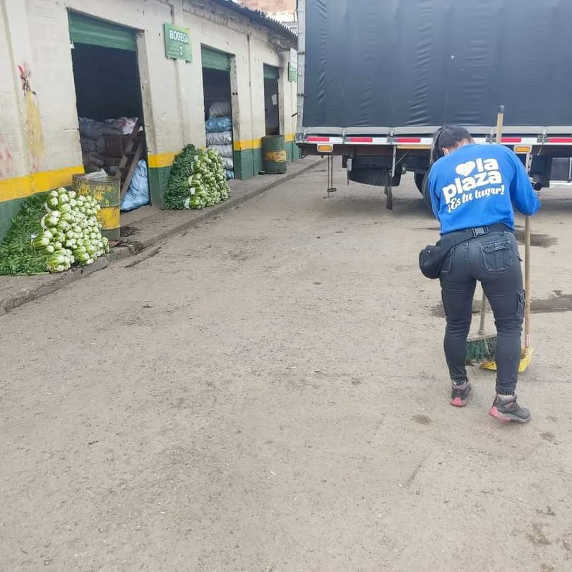 coomunal's tweet photo. Trabajamos con  los campesinos, comerciantes y usuarios por hacer de este espacio, un lugar para el desarrollo y el encuentro de nuestra comunidad.#PlazaDeMercado #Marinilla https://t.co/E4K2UXaxkQ