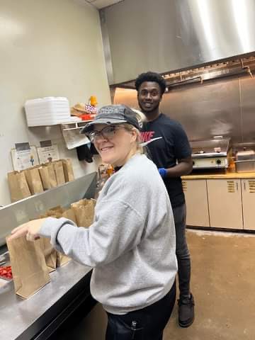 MikeDubberlyGDA's tweet photo. One of restaurants working to feed first responders and those impacted by tornadoes is Bones Backstreet BBQ in Clanton. They are feeding people in #AutaugaCounty for free. The owner is expected to join us next on @WBRCgoodday. Her husband is an officer assisting in searches https://t.co/aOgM2HtpZD