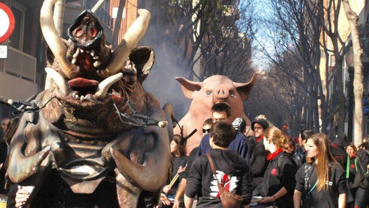 📍🐗 La plaça del Mercat del Clot serà l'epicentre de la <a href="/PorkadaClot/">Porkada Clot</a>, una festa que s'ha fet un lloc al cicle de Sant Antoni amb un munt d'activitats i els porcs com a eix central.

Hi trobaràs tallers infantils, una cercavila, música, degustació de tapes i un correfoc porcí.
