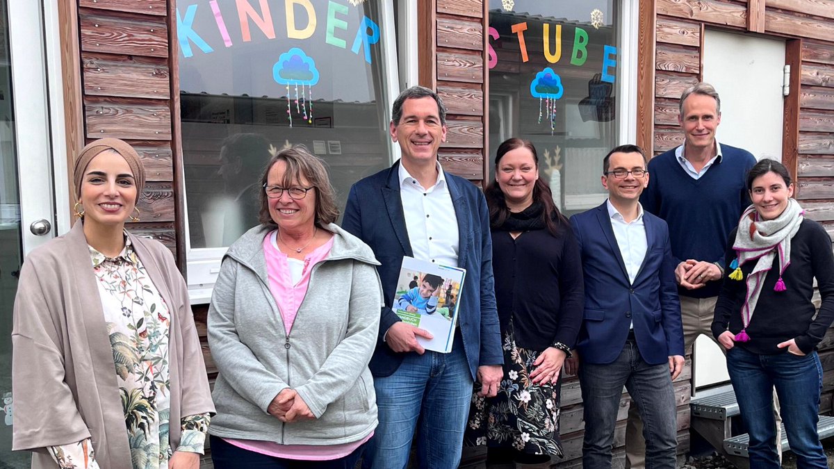 Nach dem freundlichen Besuch von <a href="/JensKamieth/">Jens Kamieth</a> in der Mülheimer Kinderstube gehen wir beschwingt ins Wochenende. Wir haben uns sehr über den Austausch gefreut. Die Qualitätsstandards der Kinderstuben sind bundesweit einmalig!👉Handbuch Kinderstuben: ruhrfutur.de/sites/default/…👈
