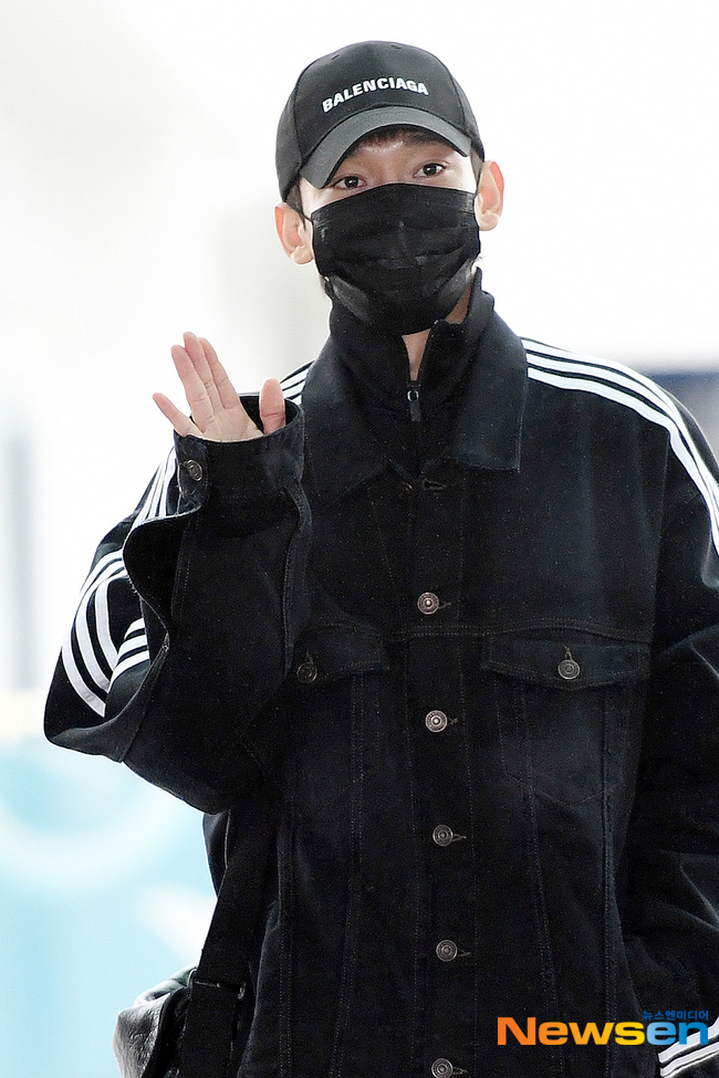 chen_brazil's tweet photo. [#NEWSPIC] 13.01.23 | Chen no aeroporto de Incheon indo para a Malásia

Ele irá se apresentar no #GrandwaveinKL 

• Crédito nas imagens

#CHEN #첸 #김종대 #EXO #엑소 @weareoneEXO https://t.co/Ies2O8ER2B