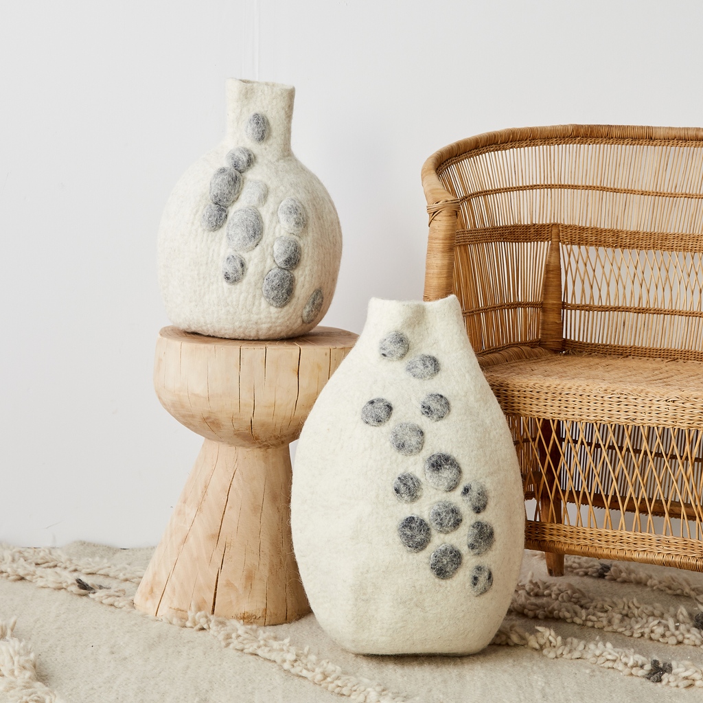 Kanjuinteriors's tweet photo. Introducing the Pebble Gourd! Natural Materiality. Handmade entirely from Karakul wool, one of the rarest sustainably source wools in the world. 

https://t.co/3ZxPONLE9N https://t.co/RUgSFChIDM