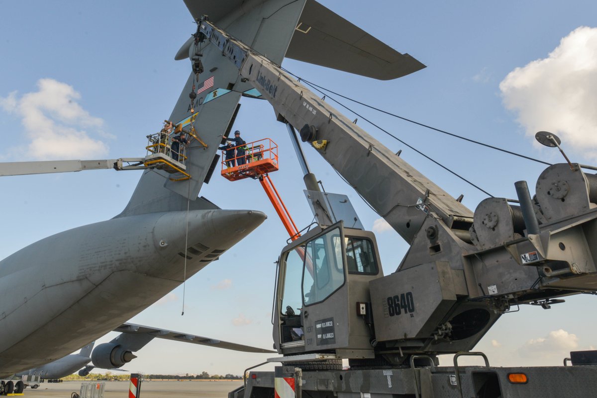 USNavy's tweet image. Seabees aren't afraid to get a little dirty 💪 

🌊 🐝 #Seabees assigned to #NMCB11 are hard at work on Naval Station Rota, Spain.

⚓ NMCB 11 is part of @NECC_ and deploys across @USNavyEurope to defend U.S., allied, and partner interests.

#SeabeesCanDo ✅