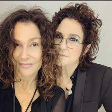 Happy Birthday to Wendy & Susannah Melvoin (The Revolution).

 