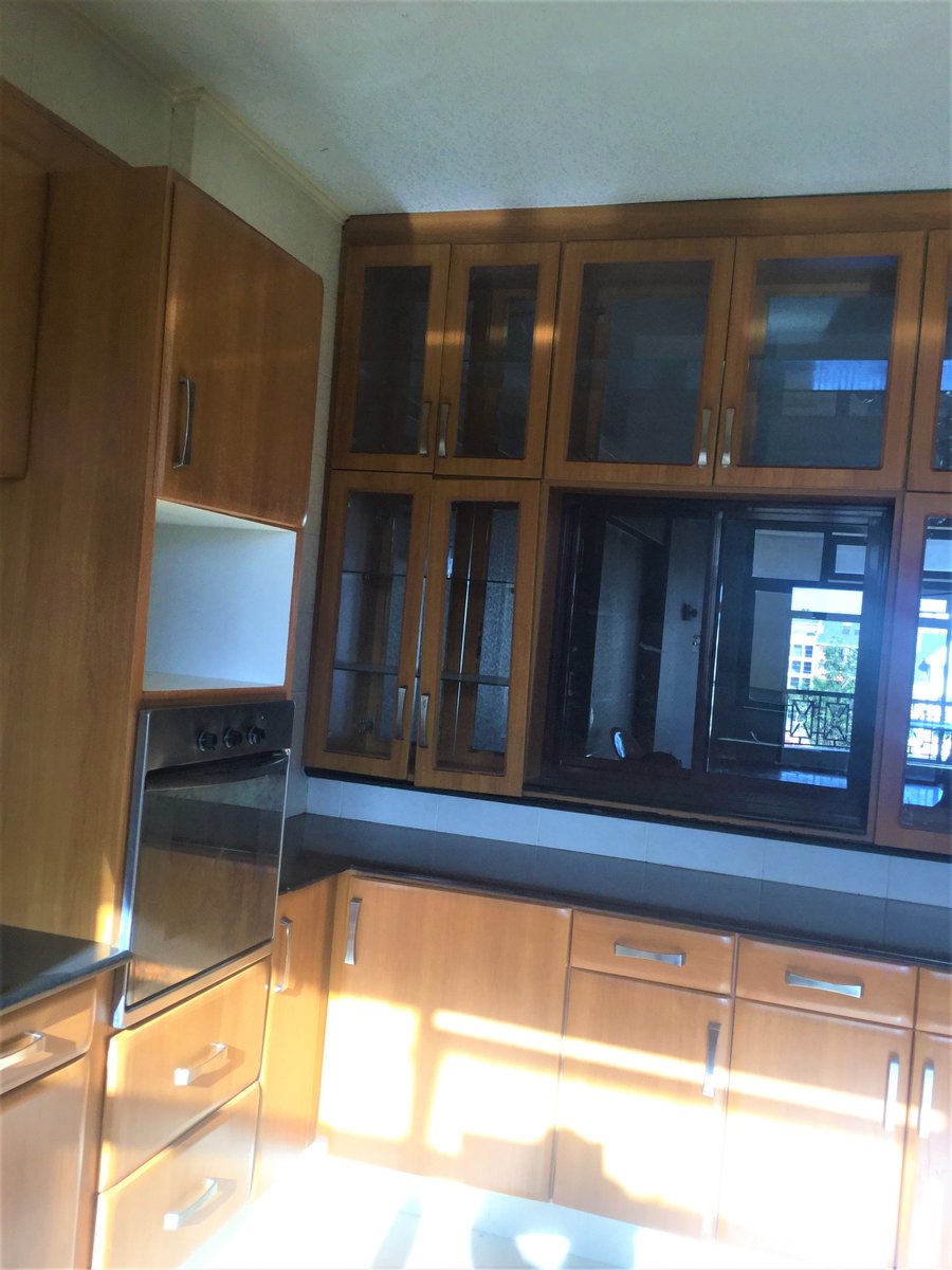 ItalbuildImport's tweet photo. We are Back from the Christmas Holidays and are grateful for this new year 2023..
Our post for today shows before and after of the same Kitchen. We do this and more when it comes to interior fittings...
Contact us today and make your dream Kitchen a reality. 
#kitchen #quality https://t.co/JDoe1oPeGG