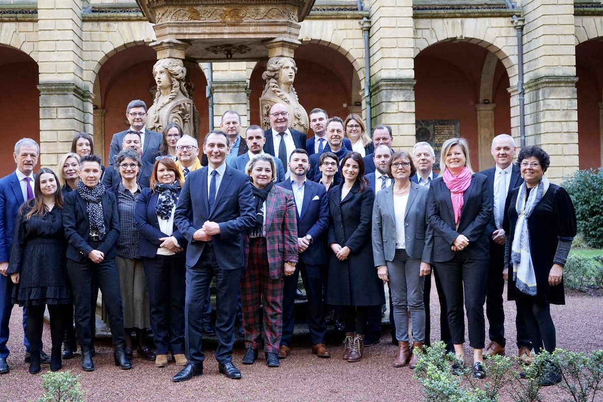 Les macronistes veulent faire main basse sur la <a href="/regiongrandest/">Région Grand Est</a>. Avec les élus RN, nous allons nous opposer à ce hold-up démocratique ! #SPjan23