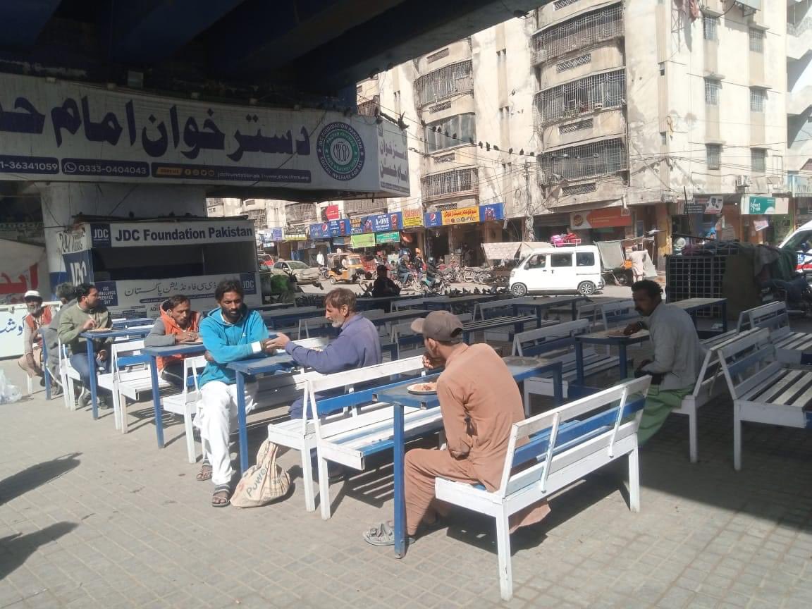 jdcfoundationpk's tweet photo. JDC dastarkhawn facilitating people with free meal &amp; takeaway services at jhor chorangi, Karachi 
.
.

#jdc #jdcfoundation #jdcfreerestaurant #karimabad #freefood #freefoodforall #hunger #hungerfreepakistan #support #donate #donatenow https://t.co/4gfIuYtKti