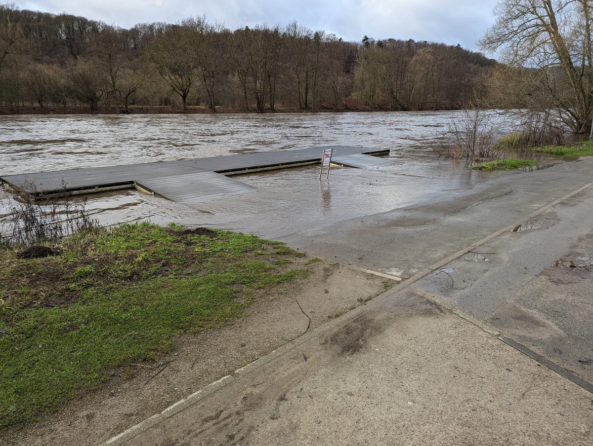 Ruhrverband1913's tweet photo. Aktuelle #Hochwassersituation an #Ruhr, #Lenne und #Volme: #Talsperren des Ruhrverbands haben seit gestern Morgen knapp 13 Millionen Kubikmeter #Wasser zurückgehalten. Mehr: https://t.co/Ffh8oawMIy
Fotos: Hochwassersituation #Herdecke / ©️ #Ruhrverband https://t.co/jnfyVLKfeH