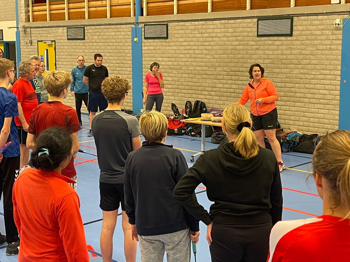 bckampennl's tweet photo. Afgelopen maandag speelden we het eerste toernooi van het seizoen. Speelkaarten bepaalden steeds de samenstelling van de teams en het werd een erg gezellige avond. 

#badminton #badmintonnl #Kampen #bckampen https://t.co/HvFYXEsxOD