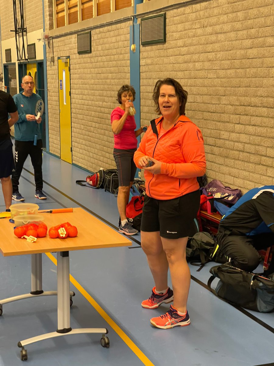 bckampennl's tweet photo. Afgelopen maandag speelden we het eerste toernooi van het seizoen. Speelkaarten bepaalden steeds de samenstelling van de teams en het werd een erg gezellige avond. 

#badminton #badmintonnl #Kampen #bckampen https://t.co/HvFYXEsxOD