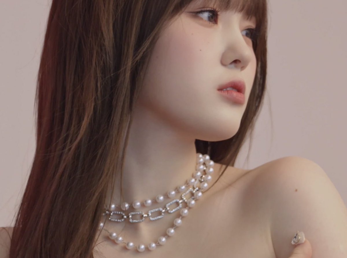 chaehyun_bby's tweet photo. chaehyun KNIGHT magazine https://t.co/EpGM2znTbu