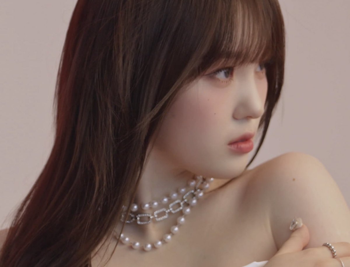 chaehyun_bby's tweet photo. chaehyun KNIGHT magazine https://t.co/EpGM2znTbu