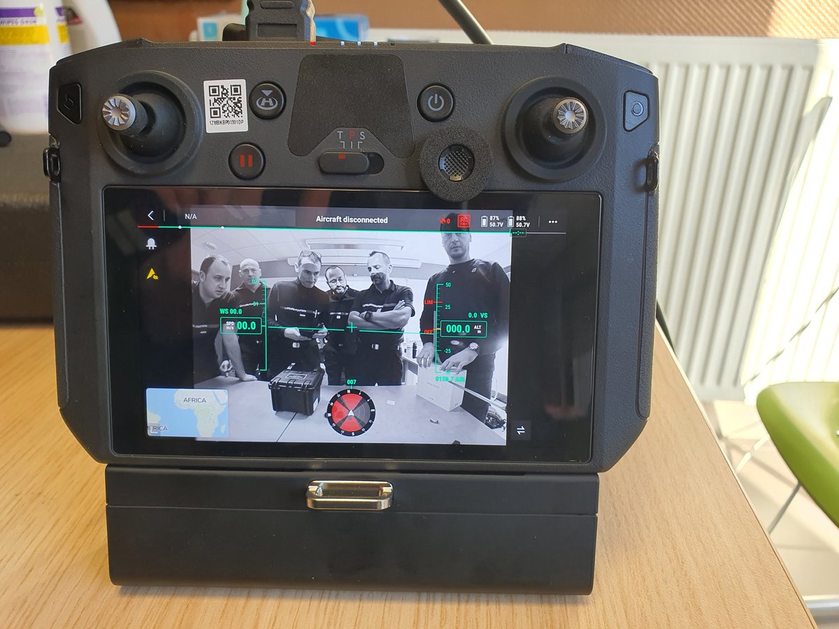 ATLAS_SDIS21's tweet photo. 🆕️ Aujourd'hui, l'équipe #drone du @sdis21 se réunit afin de réceptionner son 14ème #UAS, le DJI Matrice 300 RTK et ses accessoires : caméra et projecteur superpuissants, crochets de largage, télémètre-laser, ... ! https://t.co/Il7Dy4nW3r