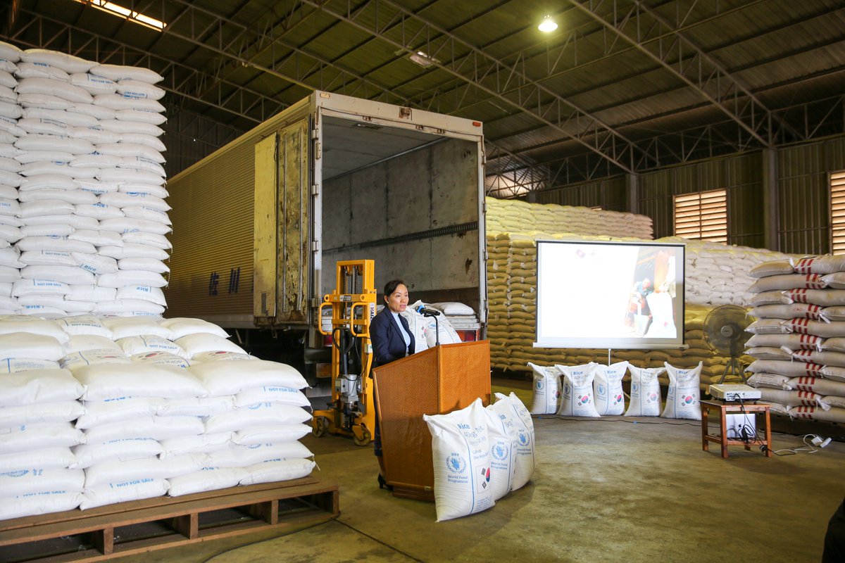 JanDelba's tweet photo. Proud to hand over 32,850 bags of rice from @mafrakorea 🇰🇷 to the Gov’t of 🇱🇦 today. We will use the🍚to counter impacts of economic difficulties&amp;climate change for 100,000 people in disaster-prone areas &amp; boarding schools for disadvantaged students. #ZeroHunger https://t.co/opiWQ3eLvQ