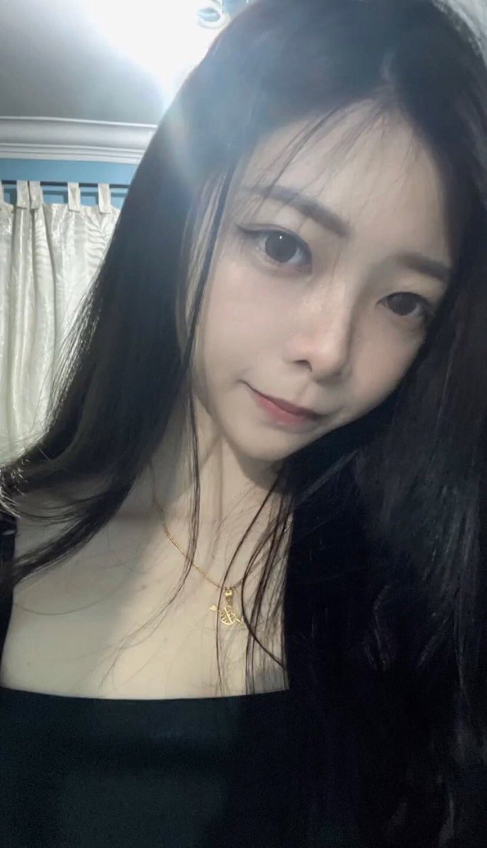 xuan_19960112's tweet photo. 最近很多人說我看起來很難相處…

我只是天生比較不愛笑 工作又厭世

有什麼辦法讓我長的可愛一點嗎🥺 https://t.co/02yQxaty34
