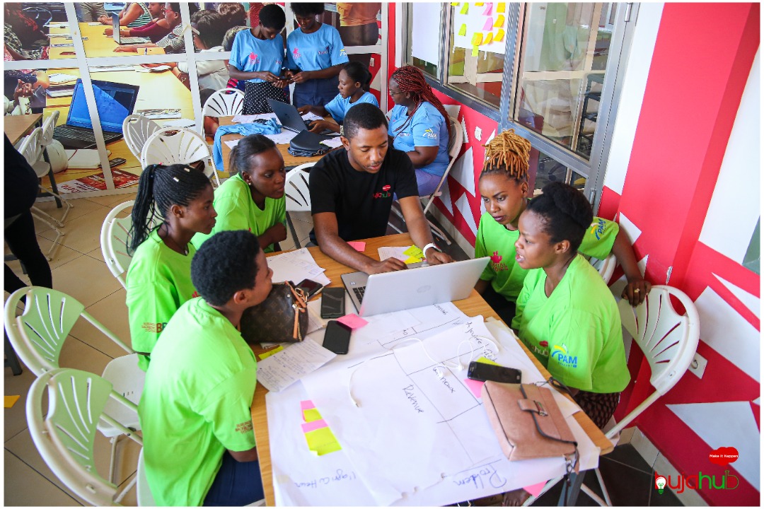 BujaHub's tweet photo. Le programme #DigitalLadies organisé par le #BujaHub en partenariat avec le @PNUDBurundi , visait à promouvoir le rôle des femmes dans l'innovation, la créativité et l'entrepreneuriat numérique.
#Burundi
#BujahubRetro22 https://t.co/dzLqgnAd1u